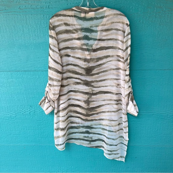 Chico's Dynamic Twist Tula Tunic Top Asymmetrical Hem Roll Tab Sleeve SIZE LARGE - Picture 10 of 10